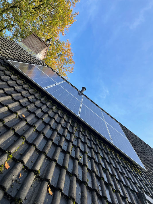 Zonnepanelen Reiniging: Maximaliseer de Energieopbrengst en Verbeter de Efficiëntie